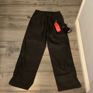 NWT 33,000 Ft Black all-weather Rain Pants. Size Small